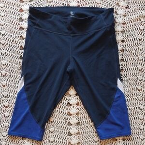 GAP Athletic Capri Leggings